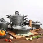 Komplet garnków ceramicznych na drewna, zestaw naczyń do gotowania, patelnie i rondle w nowoczesnym wzorze, idealny do kuchni, wysokiej jakości sprzęt kuchenny Domowy Zakątek.