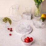 Przezroczyste szkło do napojów i deserów, eleganckie szkło kryształowe, wysoka jakość, nowoczesny design, idealne na kawę, herbatę i deser, dekoracyjne i praktyczne akcesoria do domu.