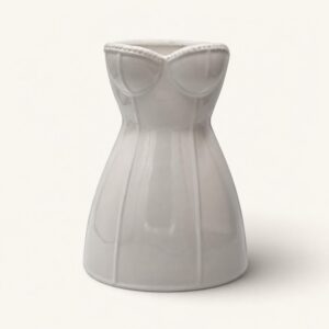 Wazon ceramiczny biały sukienka 17,5 x 26 cm