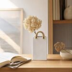 Wazon ceramiczny torebka biały ze złotymi rączkami 26,5 cm
